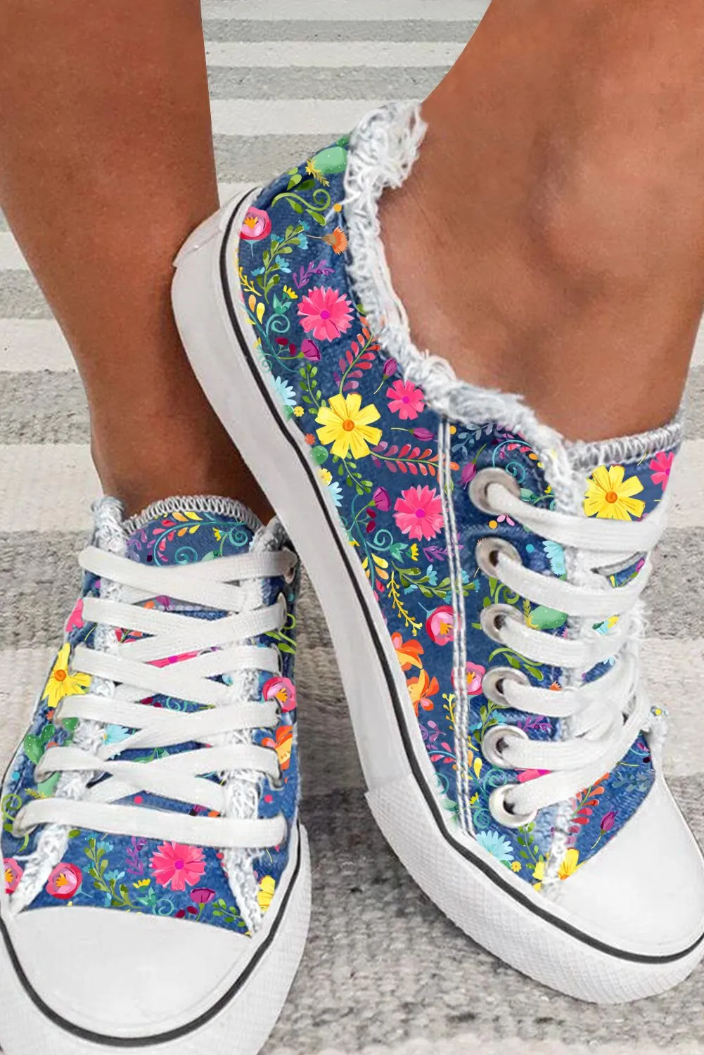 Women Flowers and Leaves Print Lace Up Casual Canvas Sneaker