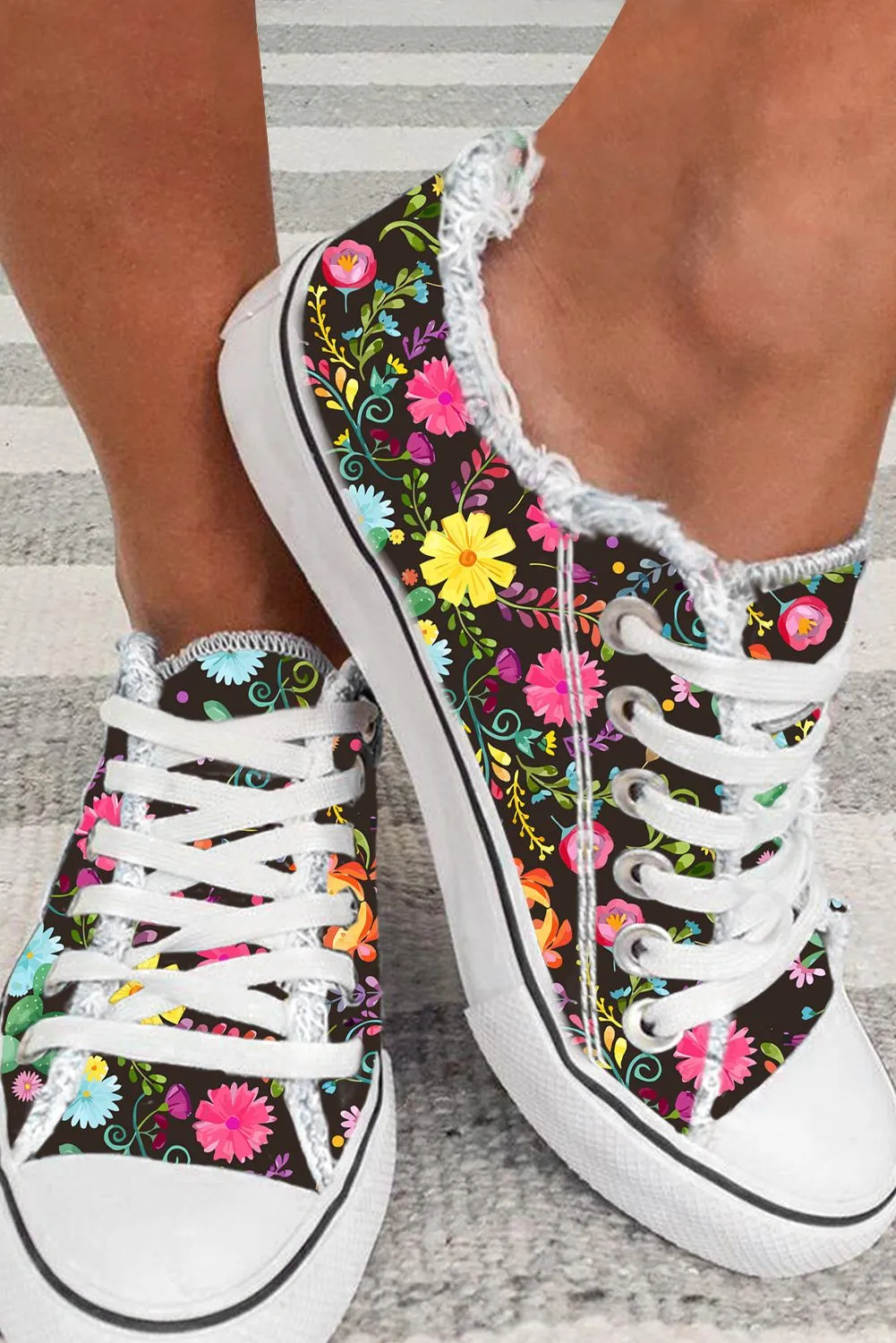 Women Flowers and Leaves Print Lace Up Casual Canvas Sneaker